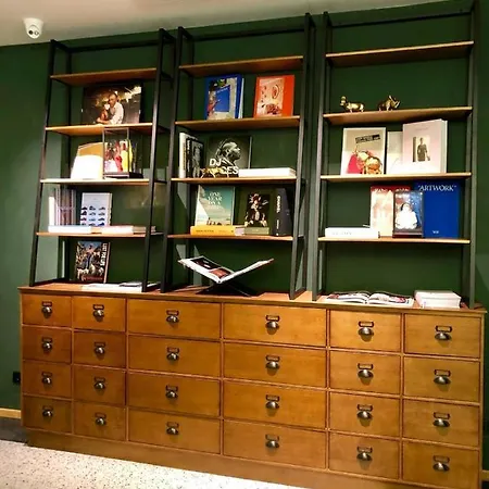 The Collector 4* L'Aia